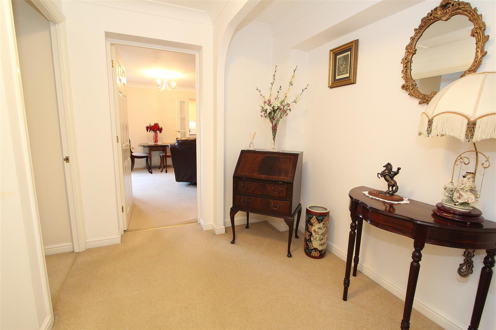 1 bed property in Kingston Road, Epsom